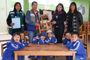 Serfor entrega a escuela inicial de Huancayo mobiliario fabricado con madera decomisada