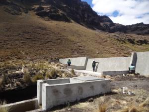 Sierra Azul construye 24 qochas en Áncash