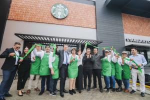 Starbucks celebra 20 años de operaciones en Perú renovando apoyo a productores cafetaleros y compromisos ambientales 