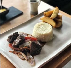 Un plato de lomo saltado gourmet a 65 soles desata intenso debate