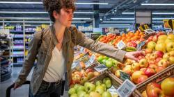 El 49% de los españoles ha reducido el consumo de frutas y verduras