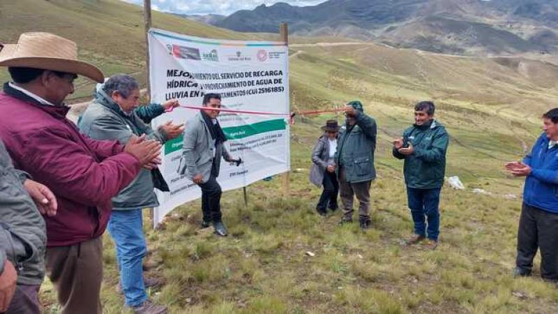 Acciones de siembra y cosecha de agua de Agro Rural benefician a cerca de dos mil productores en Lauricocha