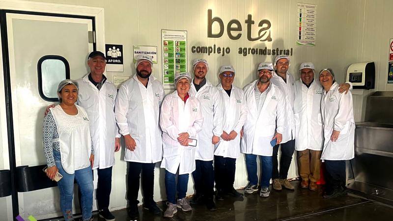 Delegación de la Canadian Produce Marketing Association visita instalaciones de Complejo Agroindustrial Beta