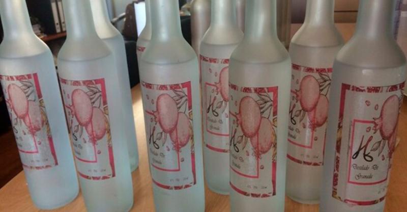 Elaboran “aguardiente de granada” utilizando el 100 % de la fruta no comercial