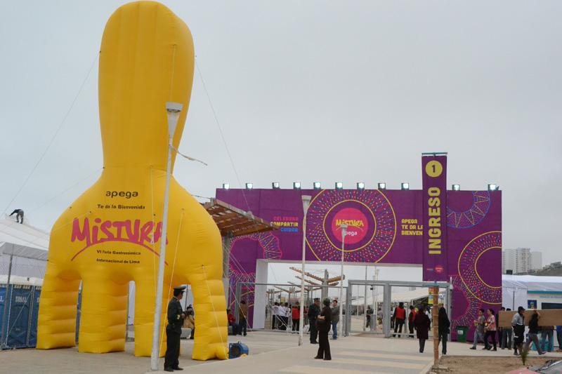 EMPRESARIOS EXTRANJEROS VISITARON MISTURA PARA LLEVARSE PRODUCTOS PERUANOS