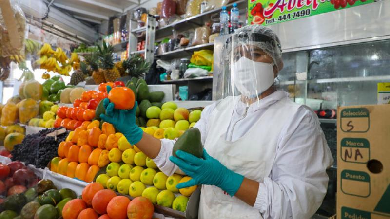 Establecen medidas para el funcionamiento de mercados de abastos y espacios temporales de comercio de alimentos para prevenir el Covid-19