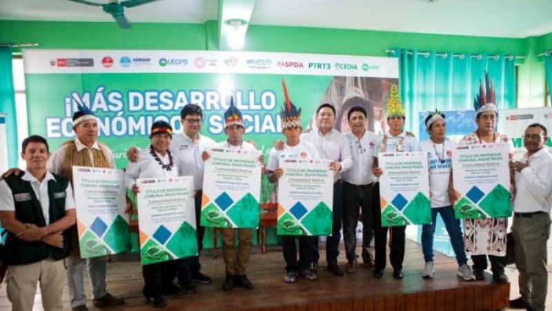 Gobierno entrega títulos gratuitos en beneficio de más de mil pobladores de comunidades nativas de Loreto