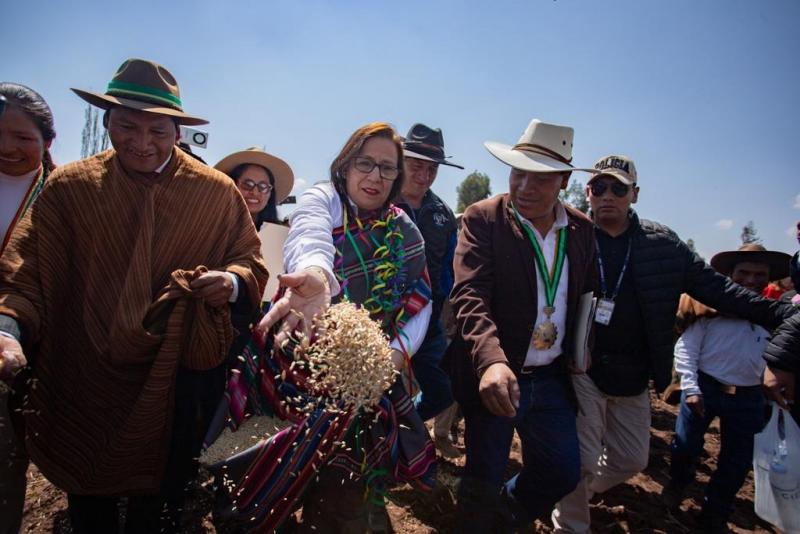 Midagri lanza campaña de pastos cultivados 2023-2024 para potenciar la agricultura y ganadería en el sur del país 