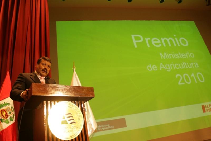 MINAG PREMIA A REPRESENTANTES DEL AGRO PERUANO