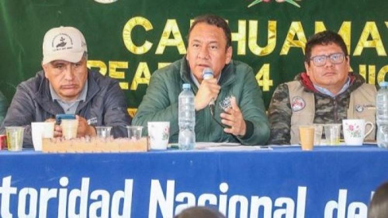 Ministro Ángel Manero se reunió con comunidades para abordar problemática de contaminación del lago Chinchaycocha