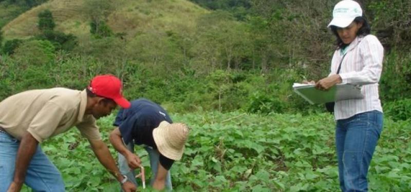 Presidenta de la Comisión Agraria del Congreso destacó trabajos de investigación del INIA