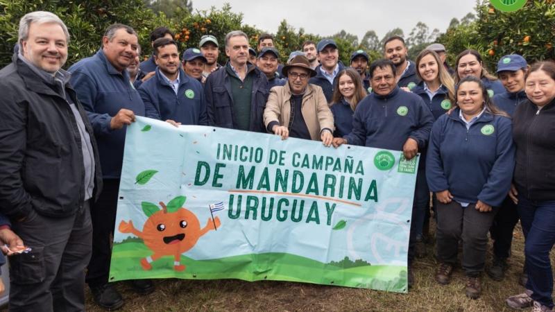 Presidente de Uruguay visita instalaciones citrícolas de Camposol en dicho país para dar inicio a la zafra