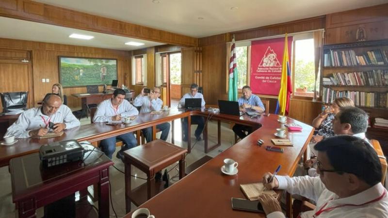 Productores de café orgánico intercambian experiencias en Colombia