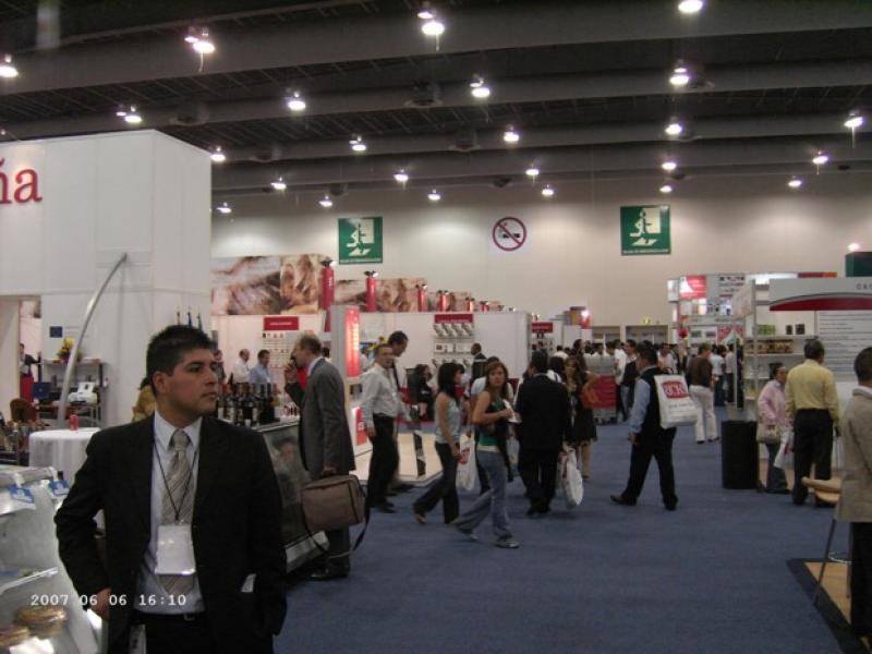 PRODUCTOS BANDERA NACIONALES PRESENTES EN LA FOOD & HOTEL CHINA 2010