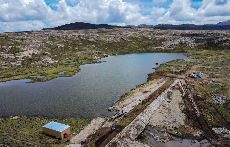 Sierra Azul construyó 105 qochas en Apurímac en beneficio de 4.140 familias dedicadas a la agricultura