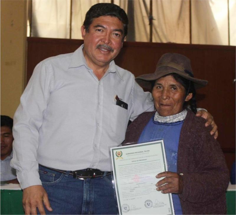 TACNA: ENTREGAN TÍTULOS DE PROPIEDAD A AGRICULTORES DE TARATA Y CANDARAVE