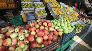 Abastecimiento de frutas y verduras en los principales mercados de abastos de la capital alcanzó ayer las 12.967 toneladas