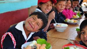 Alimentar bien al Perú: visibilizar y respetar a quienes producen el 75 % de nuestra alimentación 