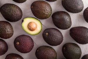 Chile produjo alrededor de 220.000 toneladas de Palta Hass durante la temporada 2019-2022, de las cuales cerca del 45% fue consumida internamente y el 55% se exportó