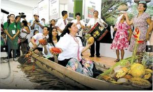 COMPRADORES EN EXPOAMAZÓNICA INTERESADOS POR FRUTAS Y PISCICULTURA