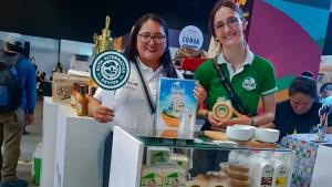 Familias ganaderas de Huánuco llevaron quesos del desarrollo alternativo al III Salón del Queso Peruano