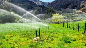 Más de 35.000 familias de 14 regiones aseguran agua para riego