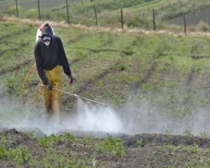 Minagri prohibirá el uso de plaguicidas altamente tóxicos