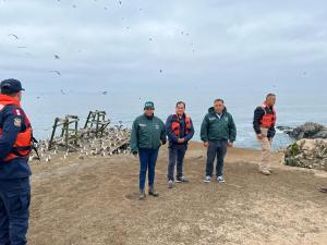 Ministra Patricia Ocampo supervisa extracción de guano de isla para campaña agrícola 2022-2023